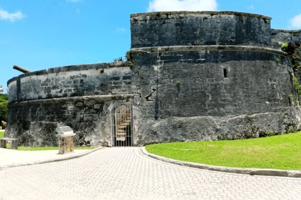 Explore History at Queen’s Staircase and Fort Fincastle